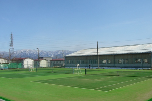 茶臼山テニスコートです。