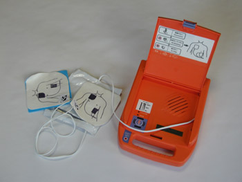 AEDの機械の写真1