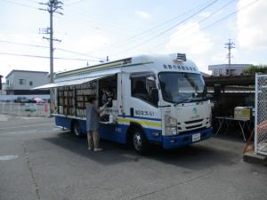 移動図書館車1