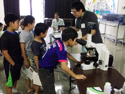 水質検査と微生物観察の様子2