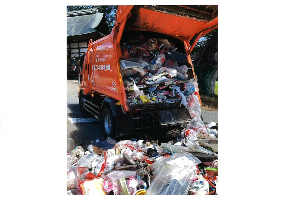 火災が発生したごみ収集車の状況の写真