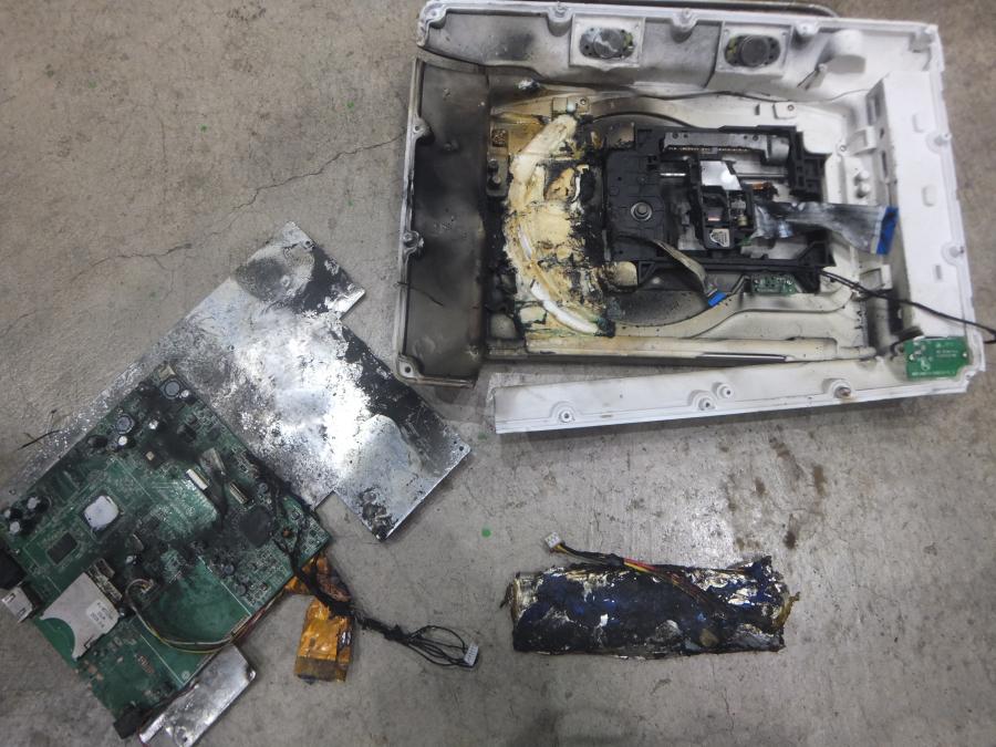火災の原因となったポータブルブルーレイディスクプレーヤーの写真