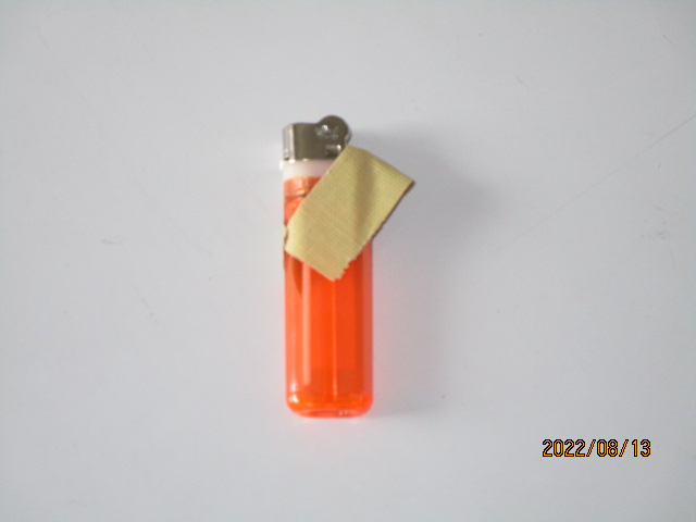 固定し、ガスを抜いているところの写真