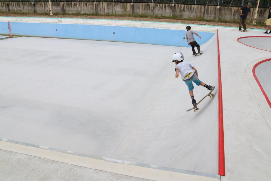 スケートボードをしている様子の写真2