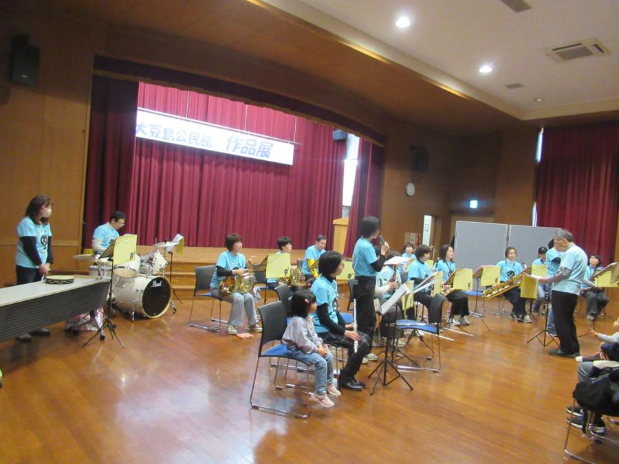 吹奏楽の演奏風景