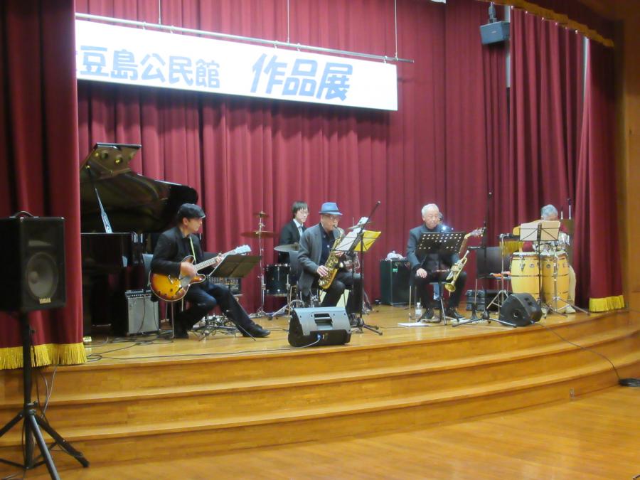 演奏グループの演奏風景