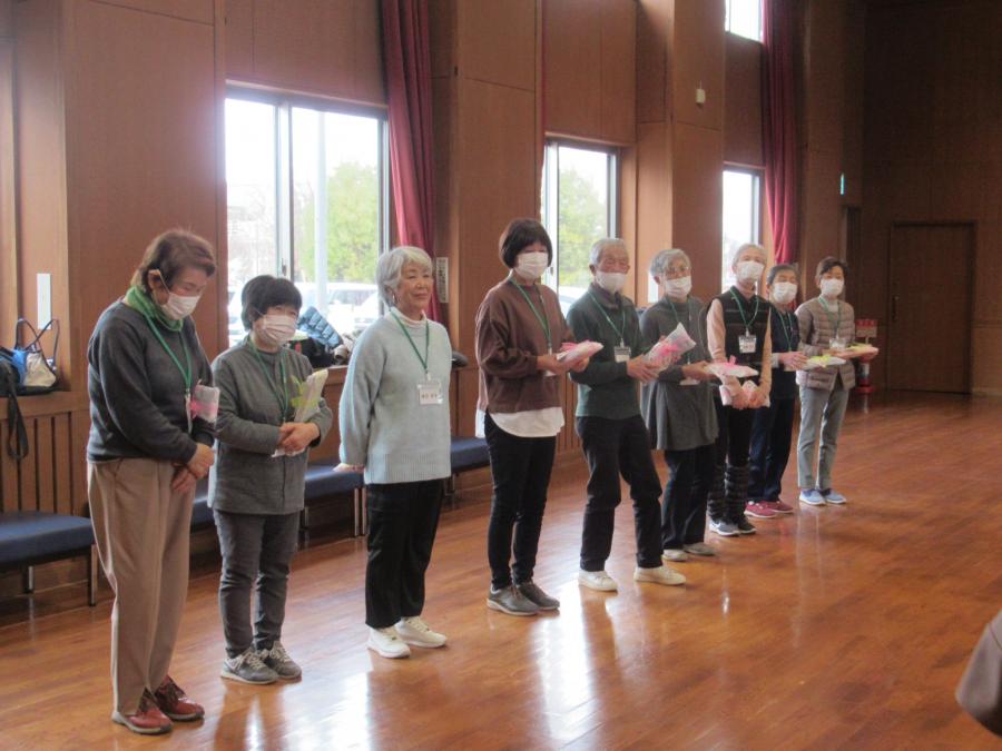 皆勤賞の9人の写真