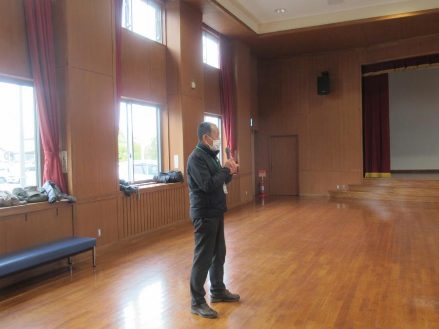 館長の講評をしている様子