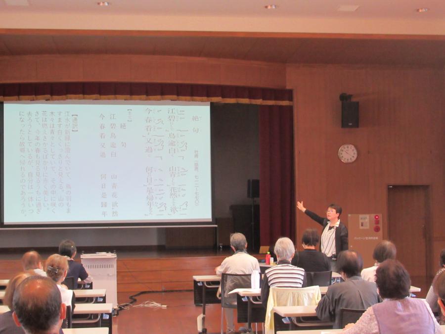 詩吟を体験する会場の様子