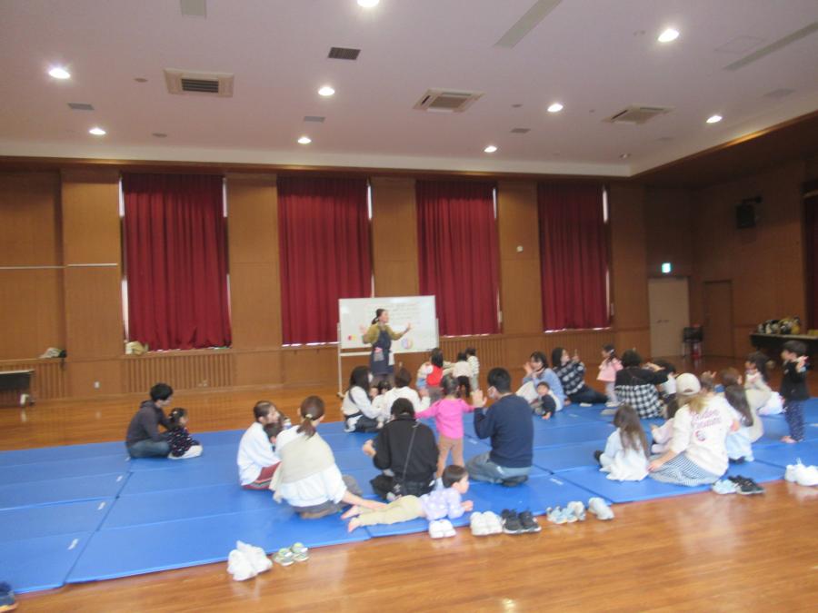 曲に合わせてやっている様子