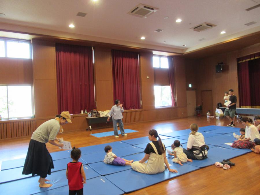 親子で楽しむ会場の様子