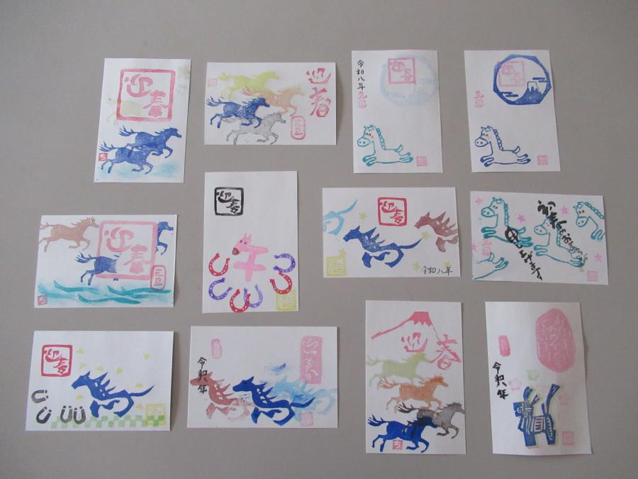 参加者の作ったはんこで年賀状にした作品の写真