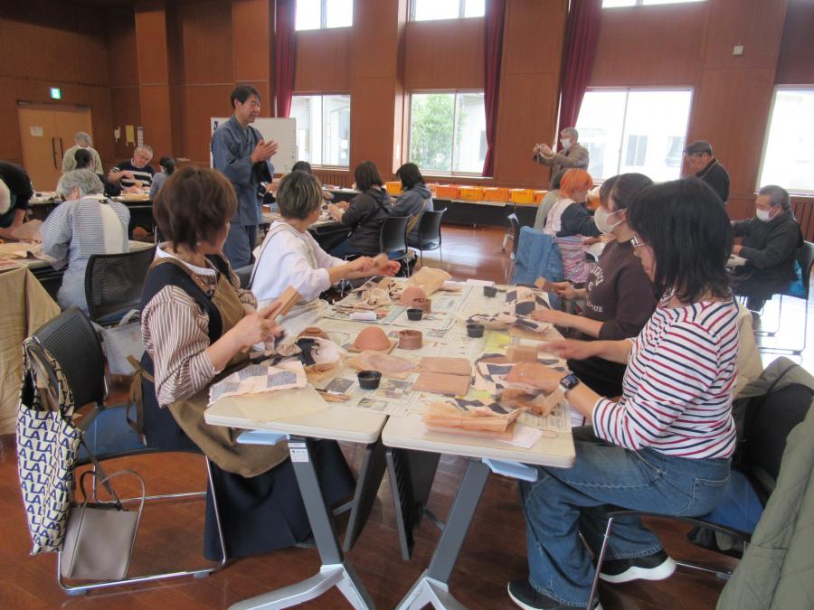 1グループで4人かで作る様子