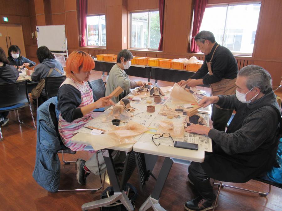 それぞれに形を整える様子