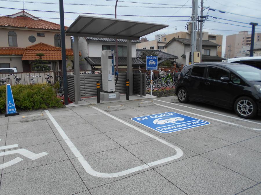 急速充電器広場駐車場