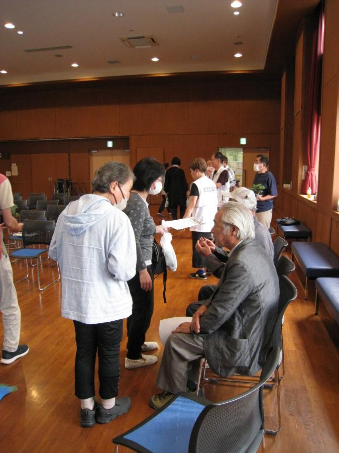 講師に質問する参加者