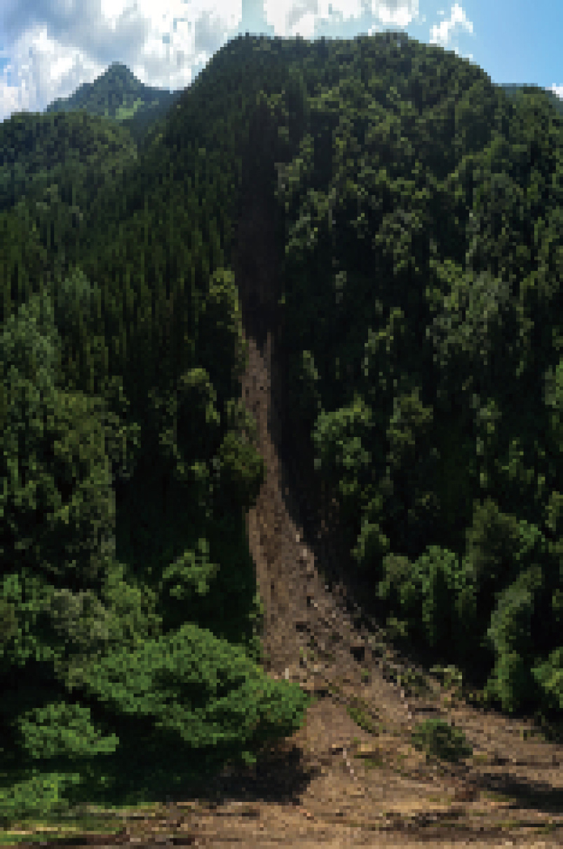 鬼無里地区での土砂災害の写真