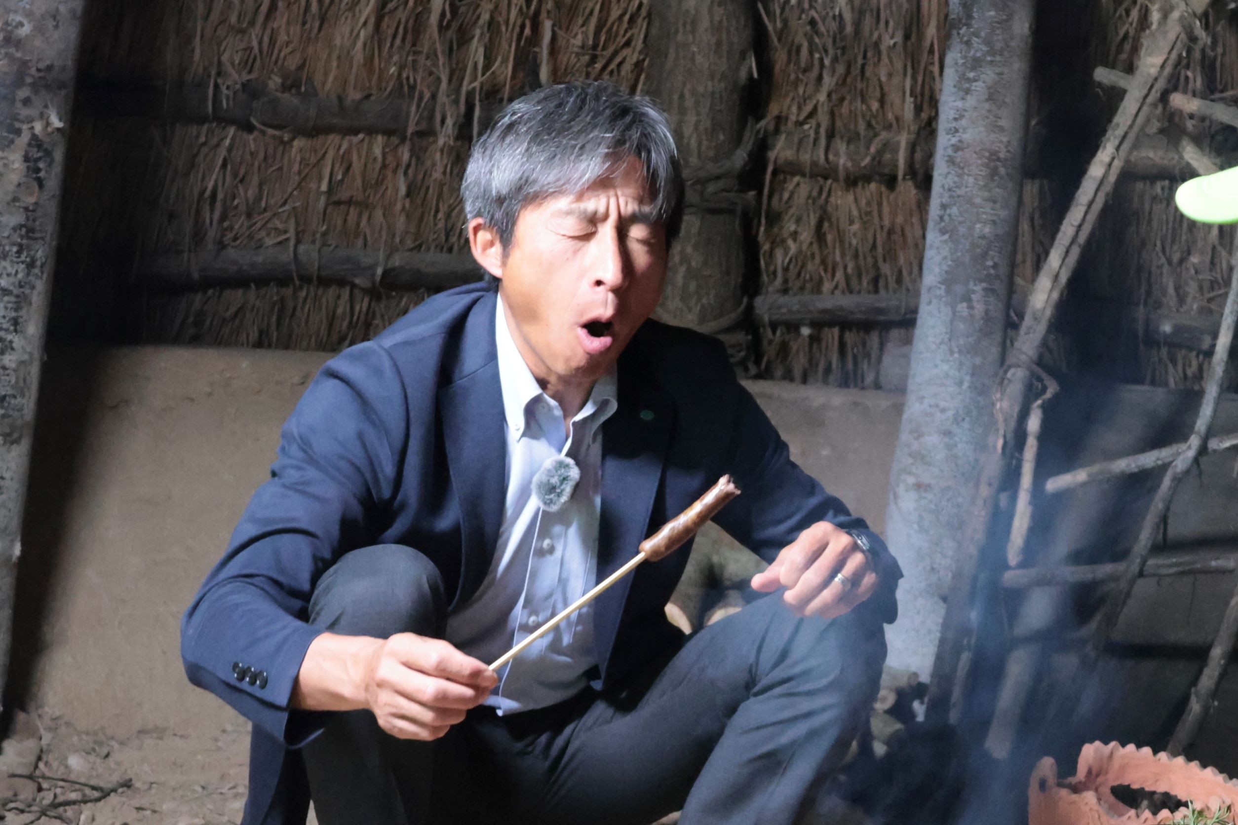 試食する市長の写真