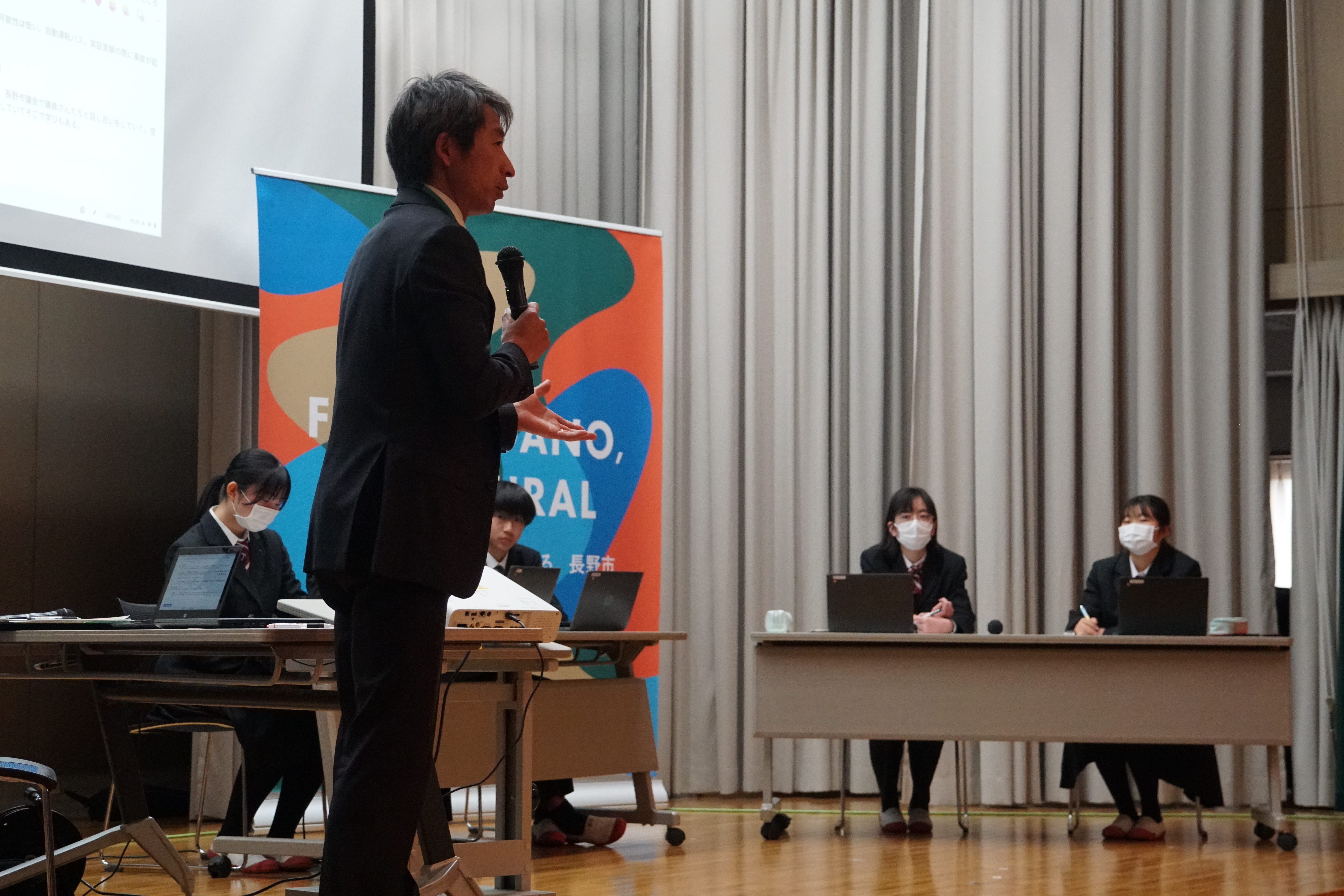 みどりの移動市長室060220質問に答える市長