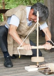 火おこしの様子の写真