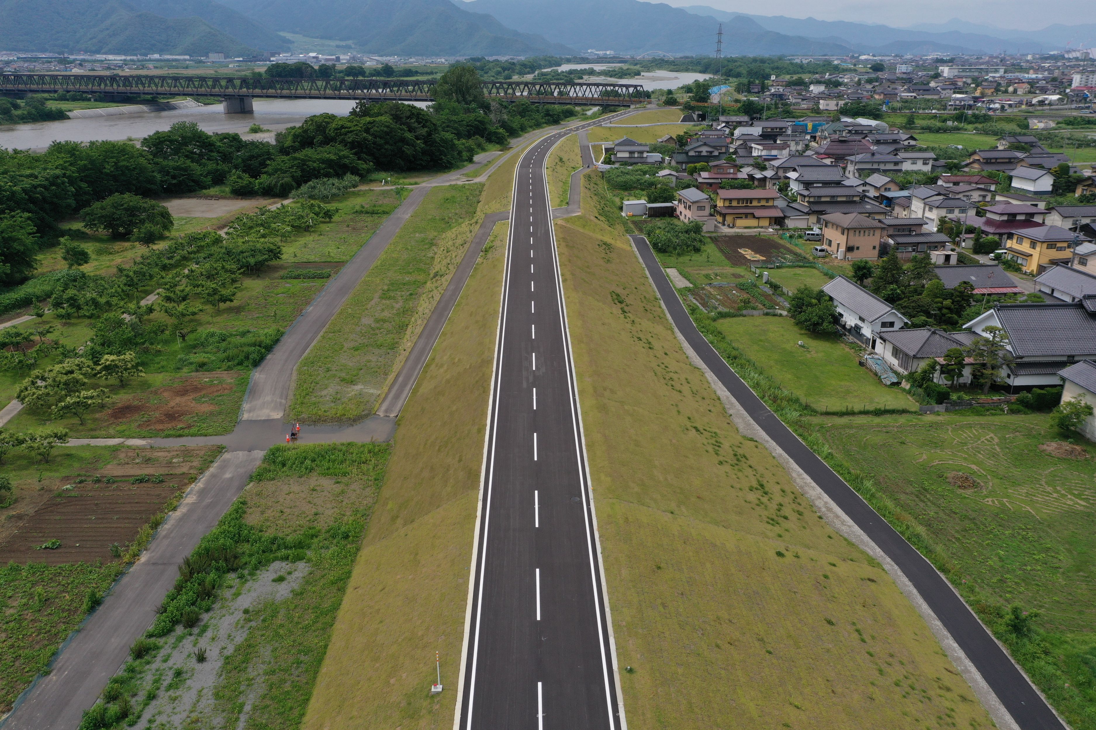 河川堤防整備の写真