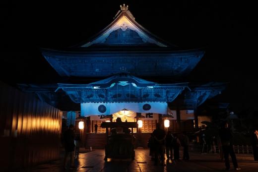 善光寺ブルーライトアップ