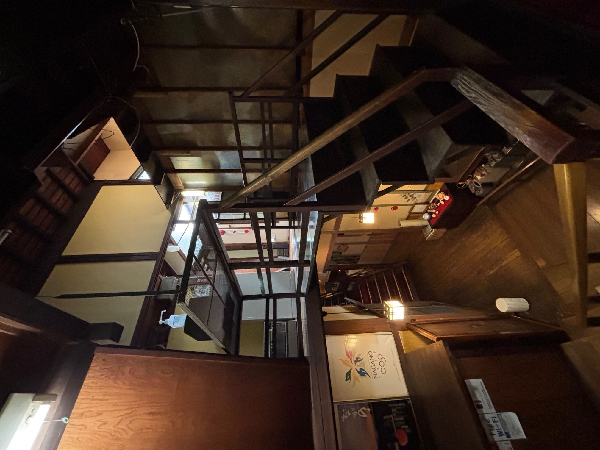 旅館の中は迷路のよう