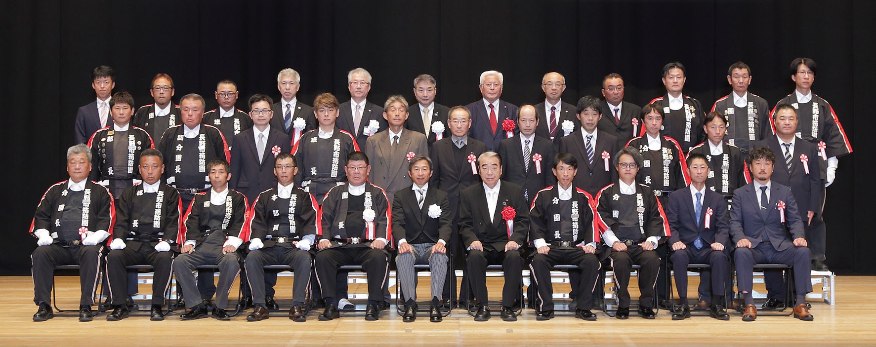 市政功労表彰(消防)を受けた皆さんの写真