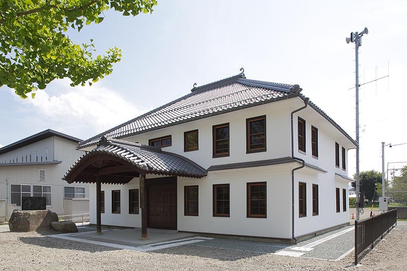 旧作新学校本館