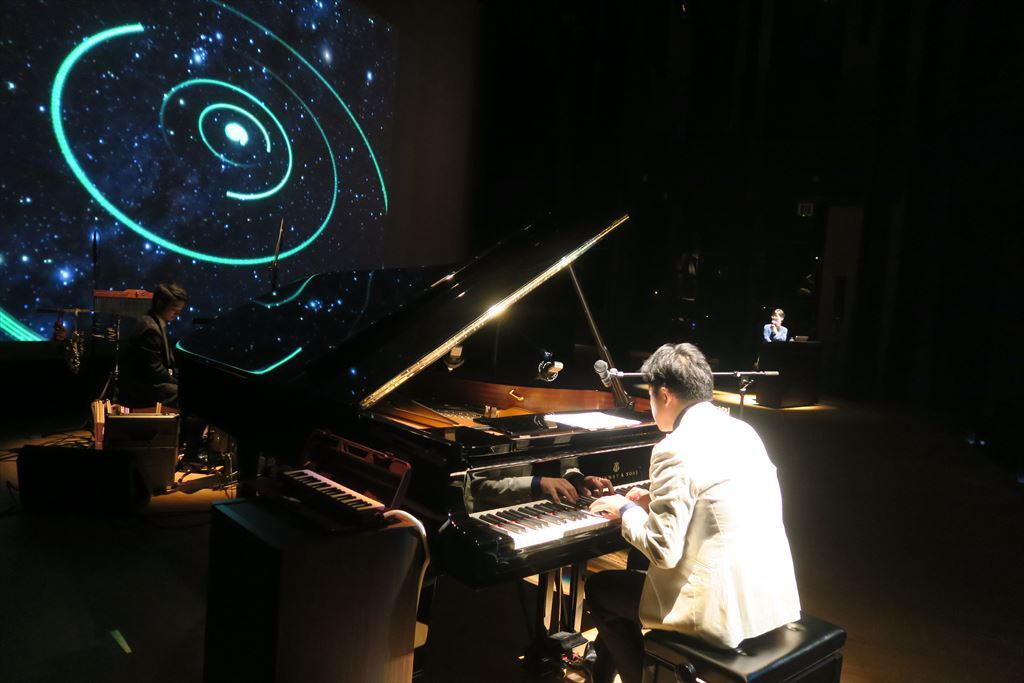 スペース ファンタジー ライブの様子の写真