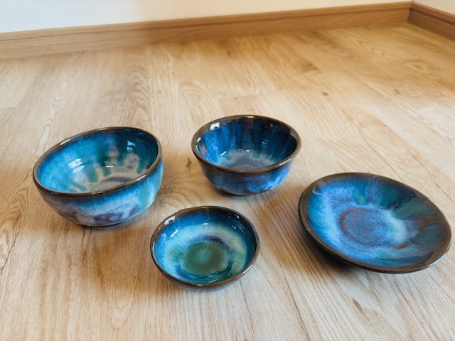 美しい青と深い緑の松代焼