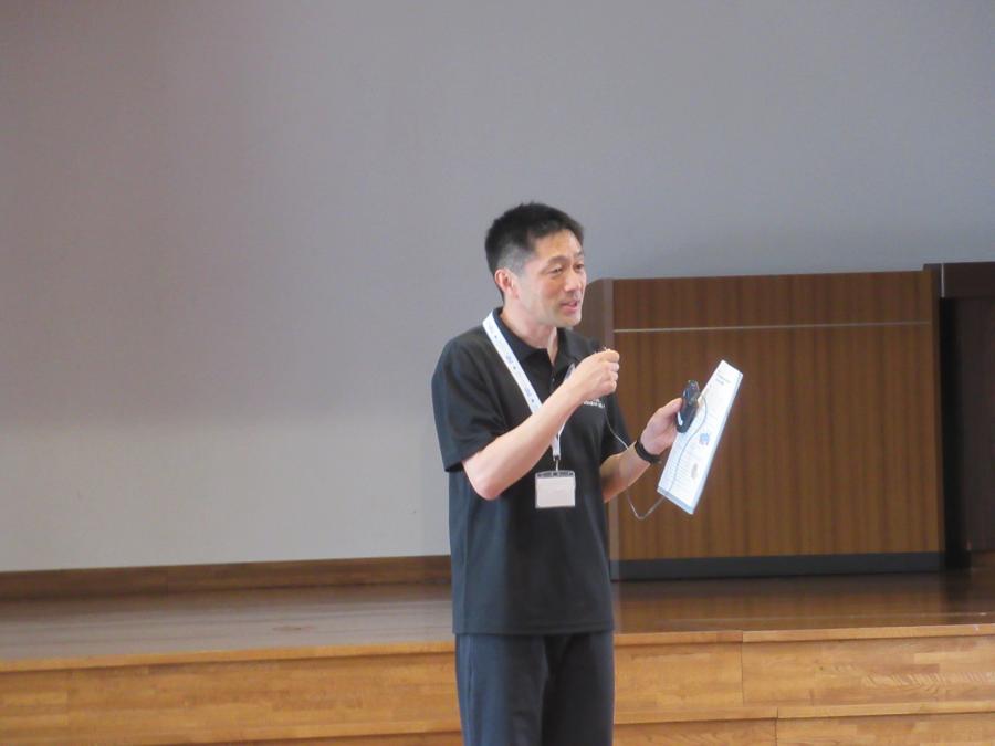 講師の越田先生がやり方を説明しているところ