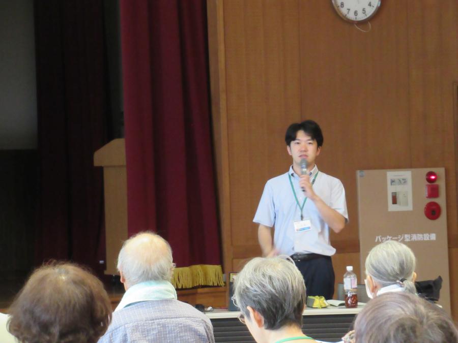講師の石田学芸員さんの写真