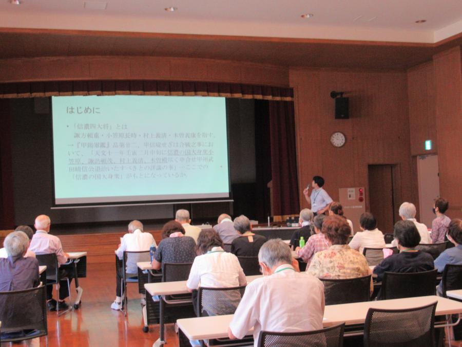 講義を聞く会場の様子