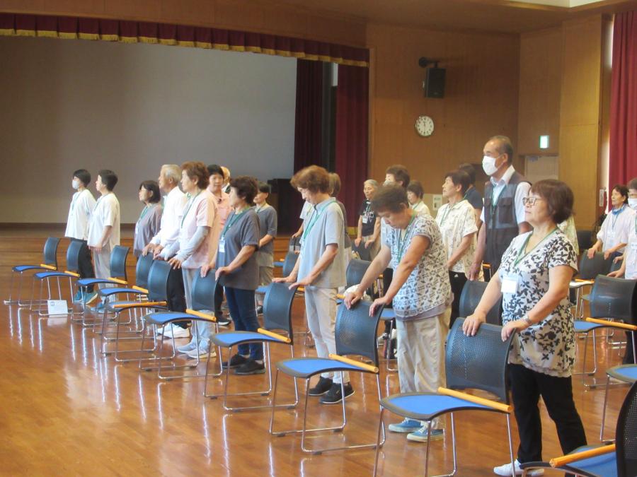 かかと落としを50回している様子