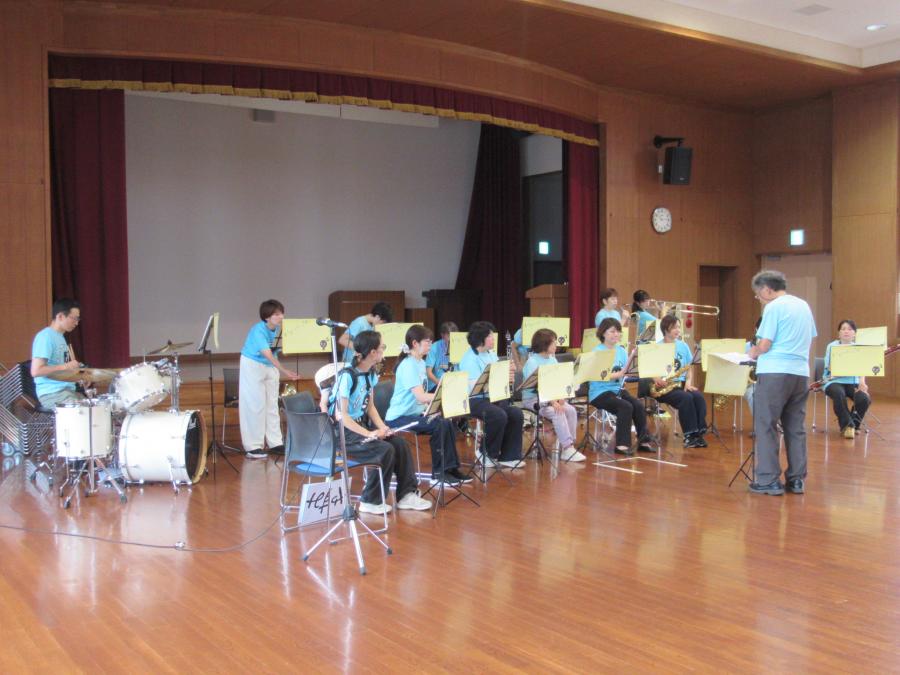 ファミリーバンドおたまじゃくしの演奏風景