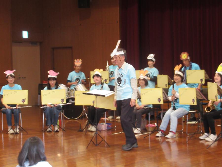 演奏している演奏者の様子