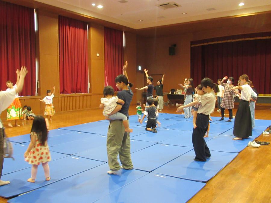 カメハメハ大王の曲で踊る様子