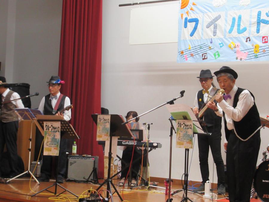 演奏者が演奏しているところ