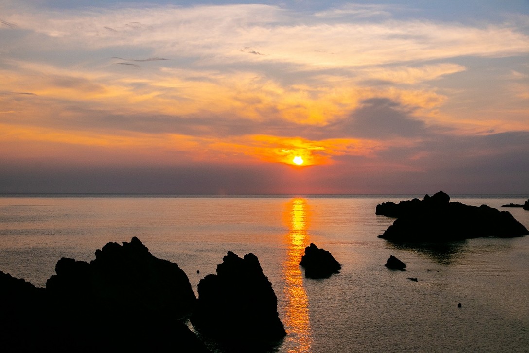 越前海岸からの夕日の写真