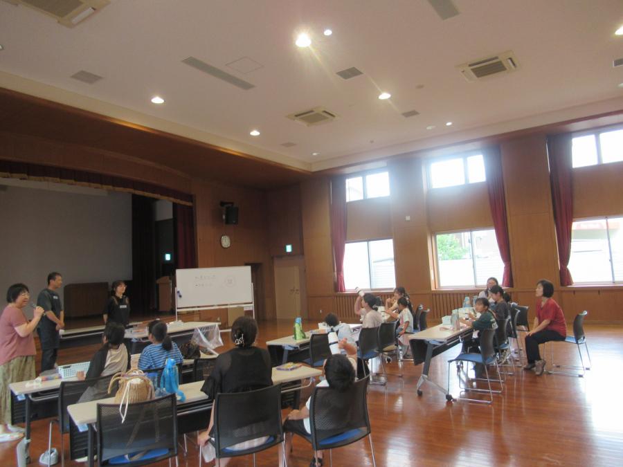 制作している会場の様子