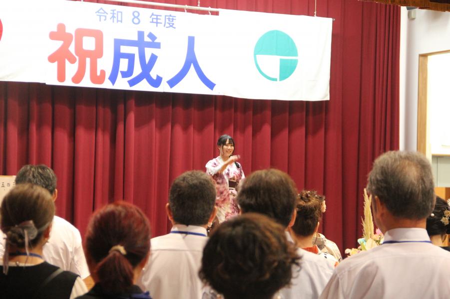 指揮をする荒井さん