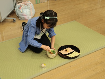和菓子作りと抹茶をたてる体験