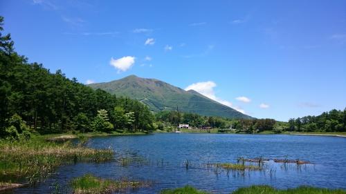 大座法師池と飯縄山