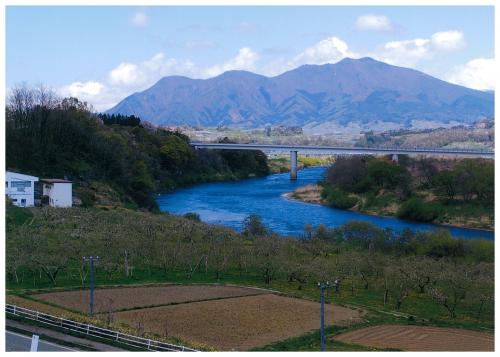 千曲川と高社山