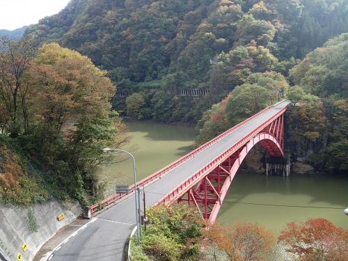 裾花渓谷に架かる裾花大橋