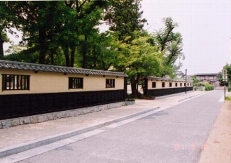 松代小学校塀とれきみちの写真