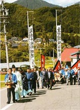 白髯神社の神楽巡行の写真