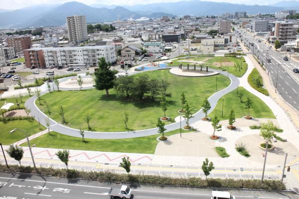 東口公園の写真