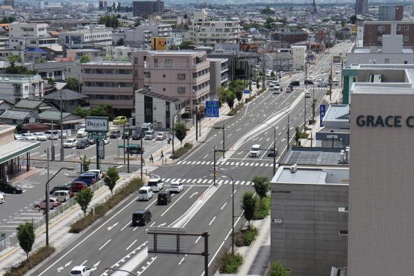 栗田北交差点から東へ望む写真